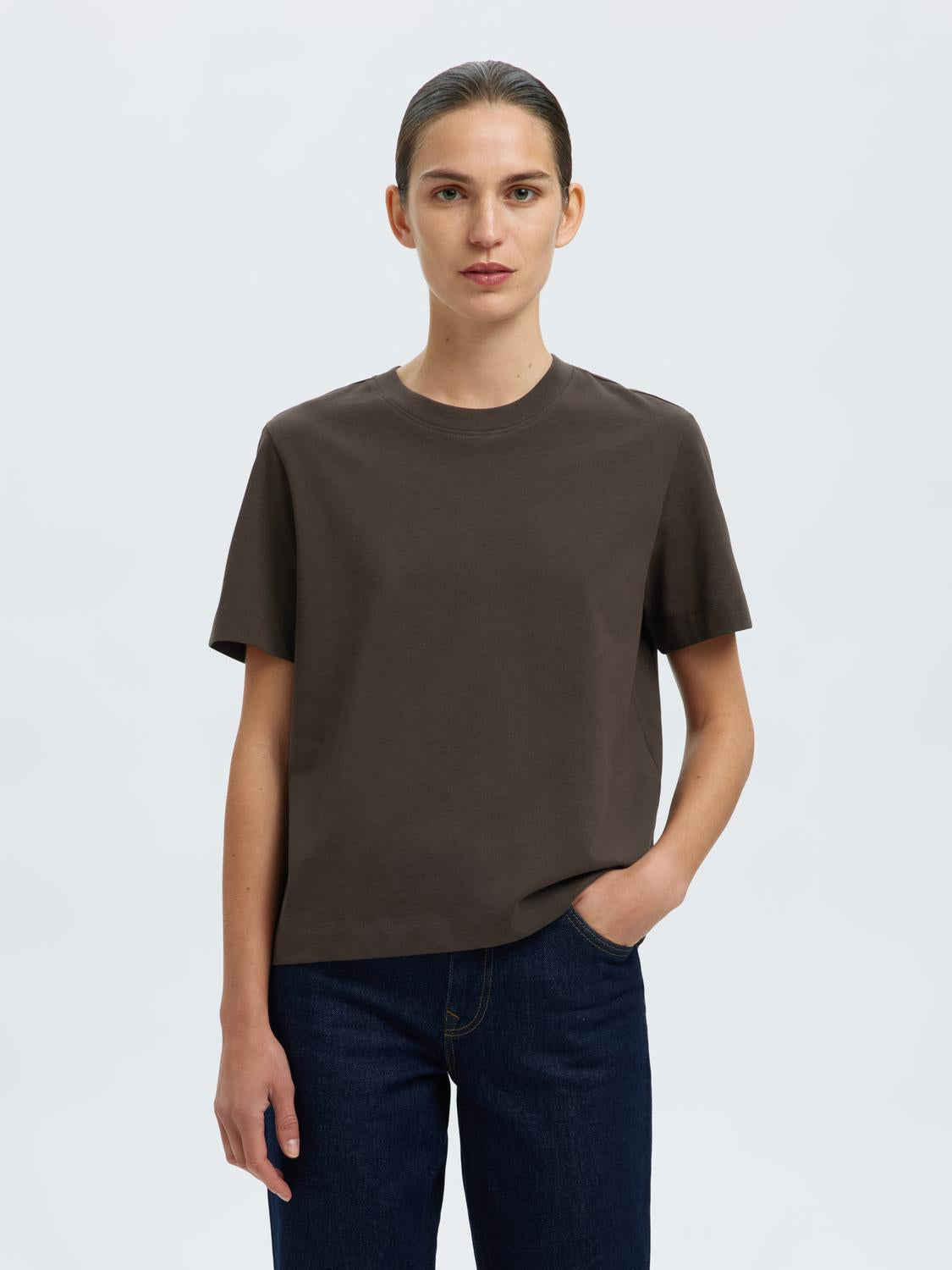 model_shot-front